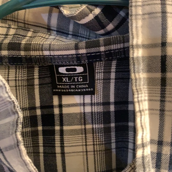 Oakley shirt - Picture 2 of 4